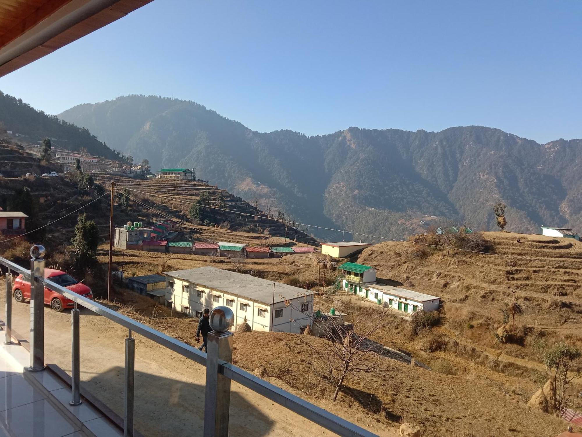 Himalayan Hill Top Resort 卡纳塔尔 外观 照片