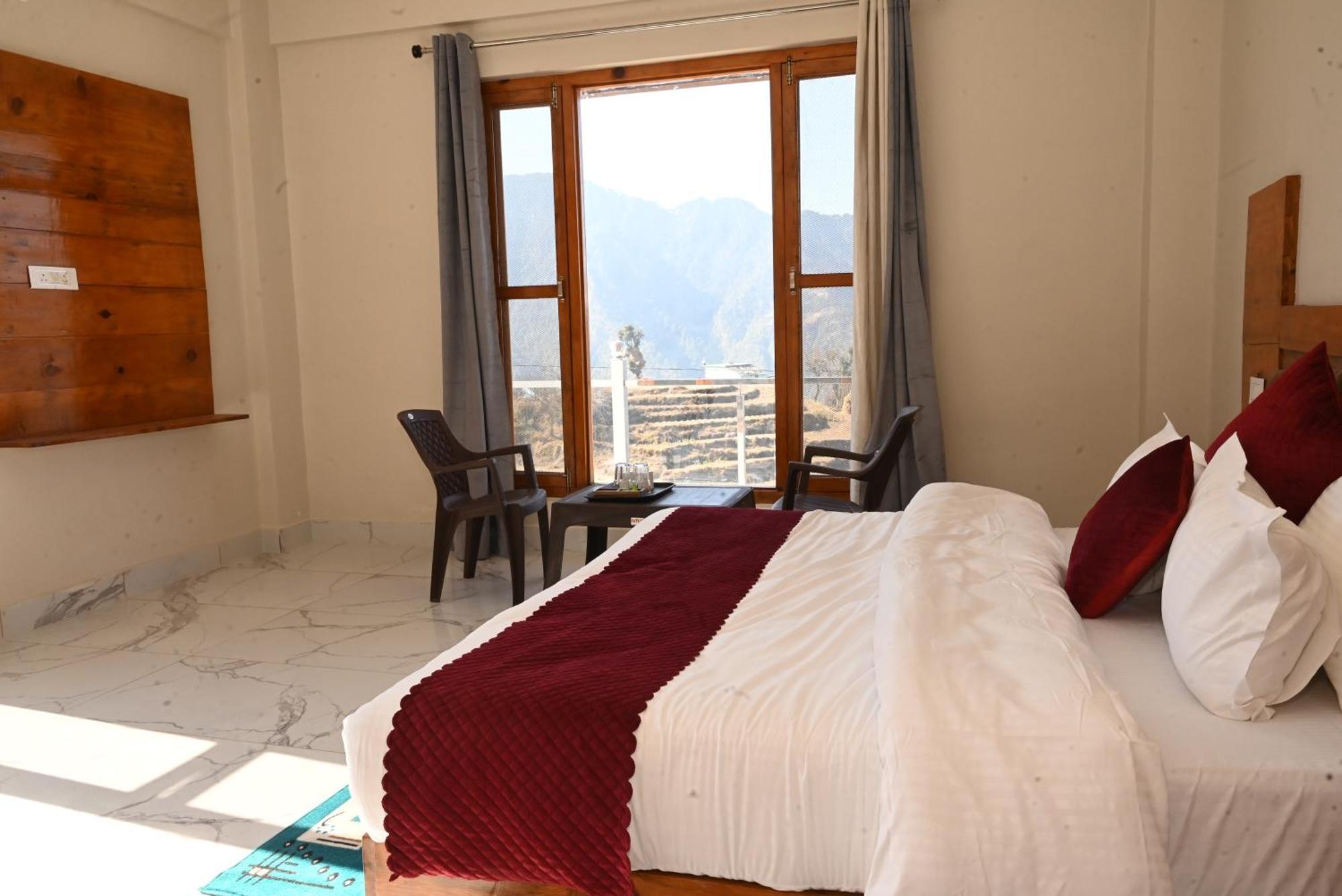 Himalayan Hill Top Resort 卡纳塔尔 外观 照片