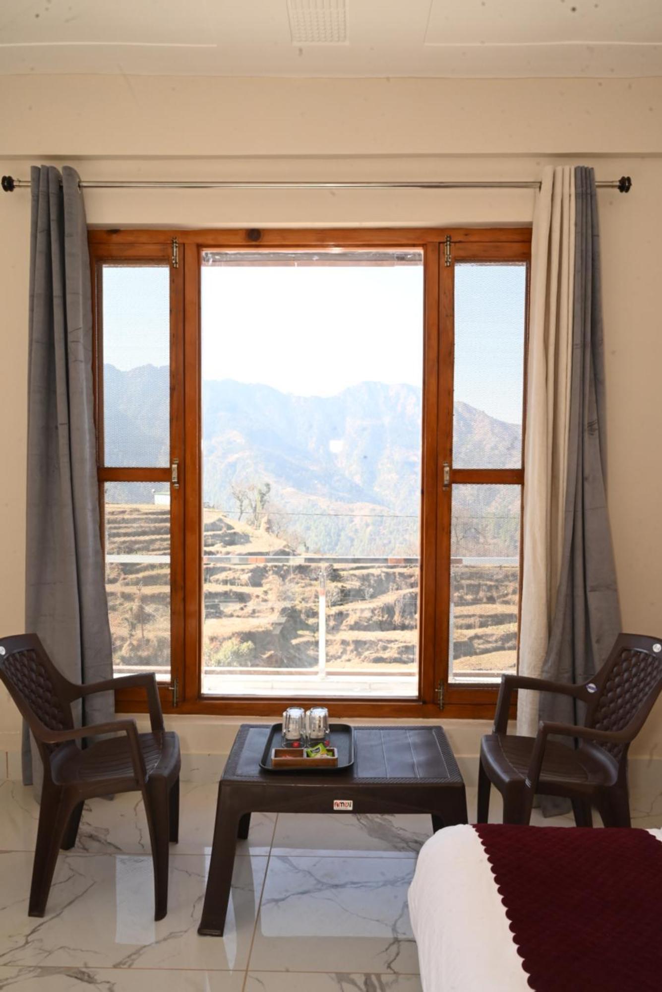 Himalayan Hill Top Resort 卡纳塔尔 外观 照片