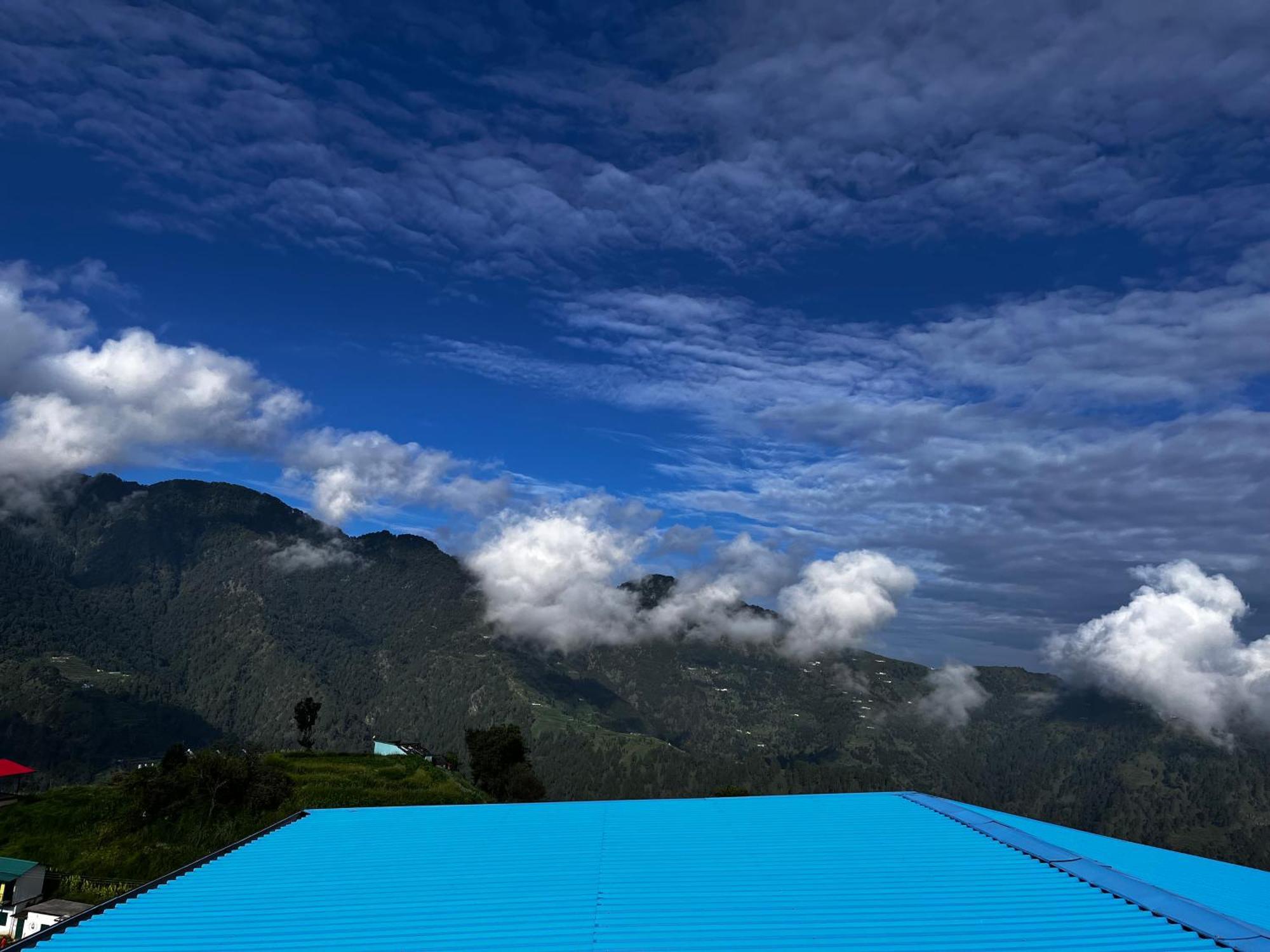 Himalayan Hill Top Resort 卡纳塔尔 外观 照片