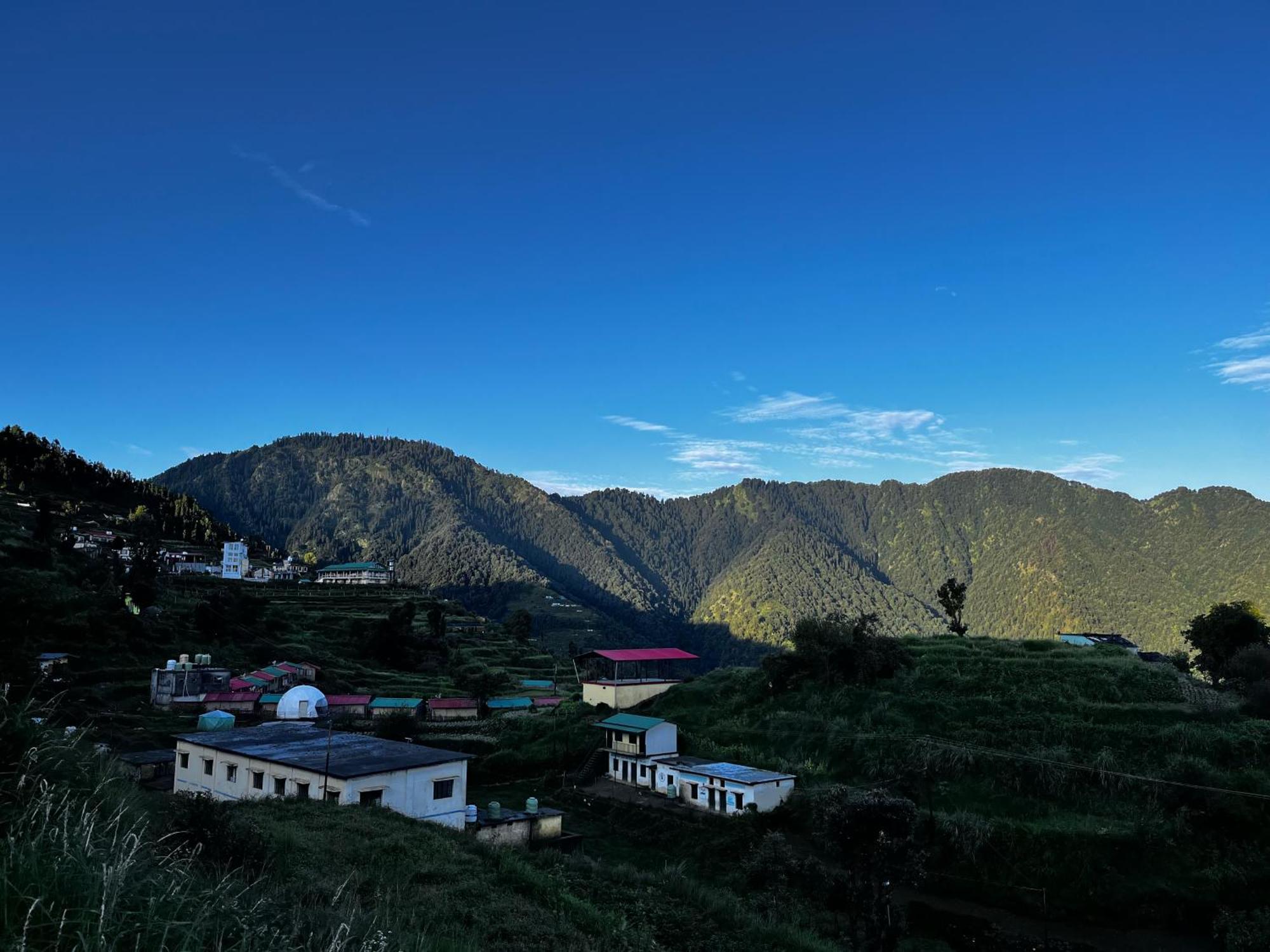 Himalayan Hill Top Resort 卡纳塔尔 外观 照片