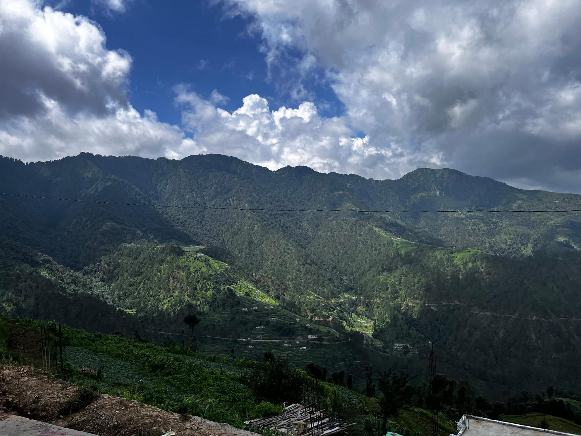 Himalayan Hill Top Resort 卡纳塔尔 外观 照片
