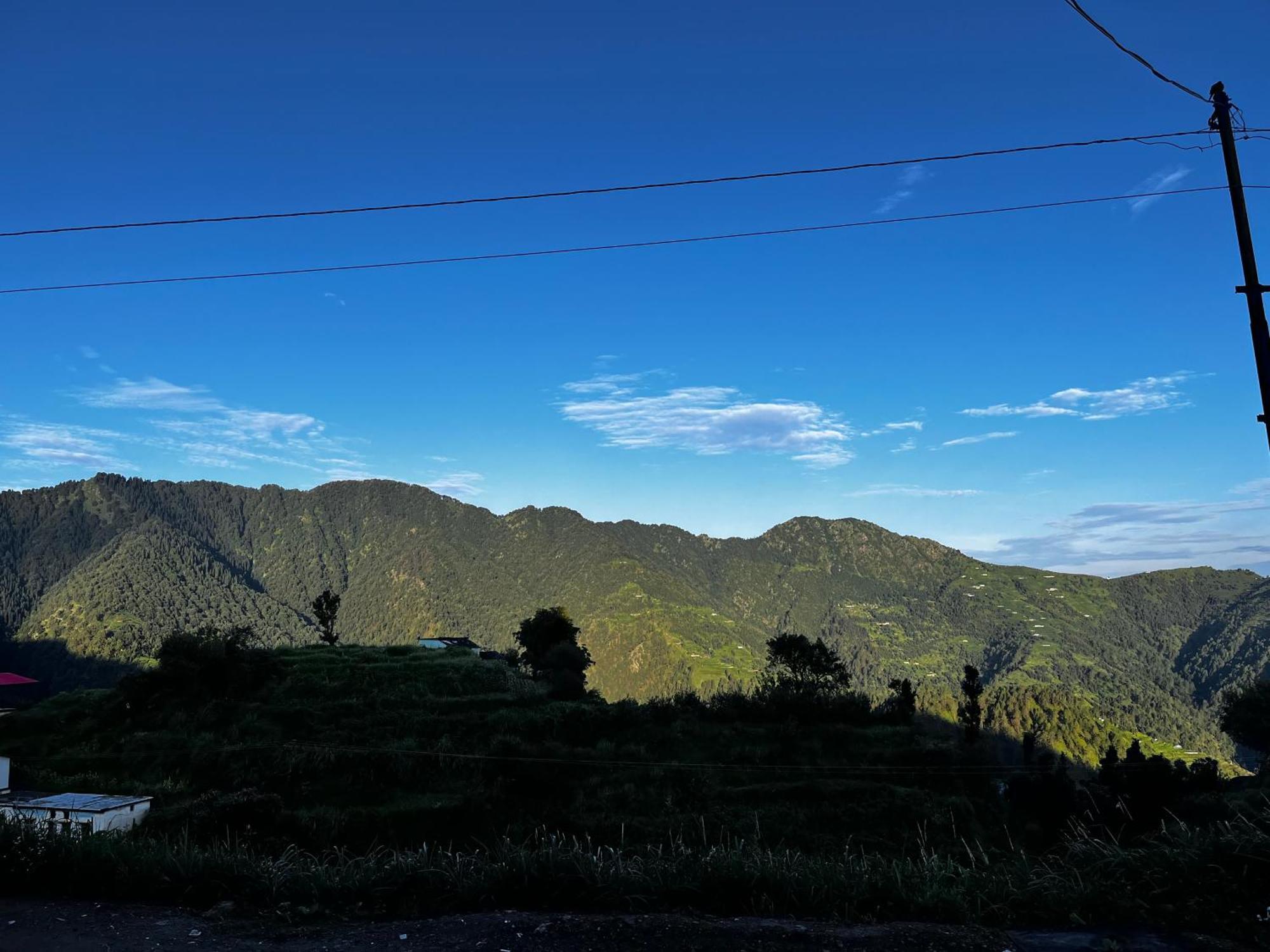 Himalayan Hill Top Resort 卡纳塔尔 外观 照片