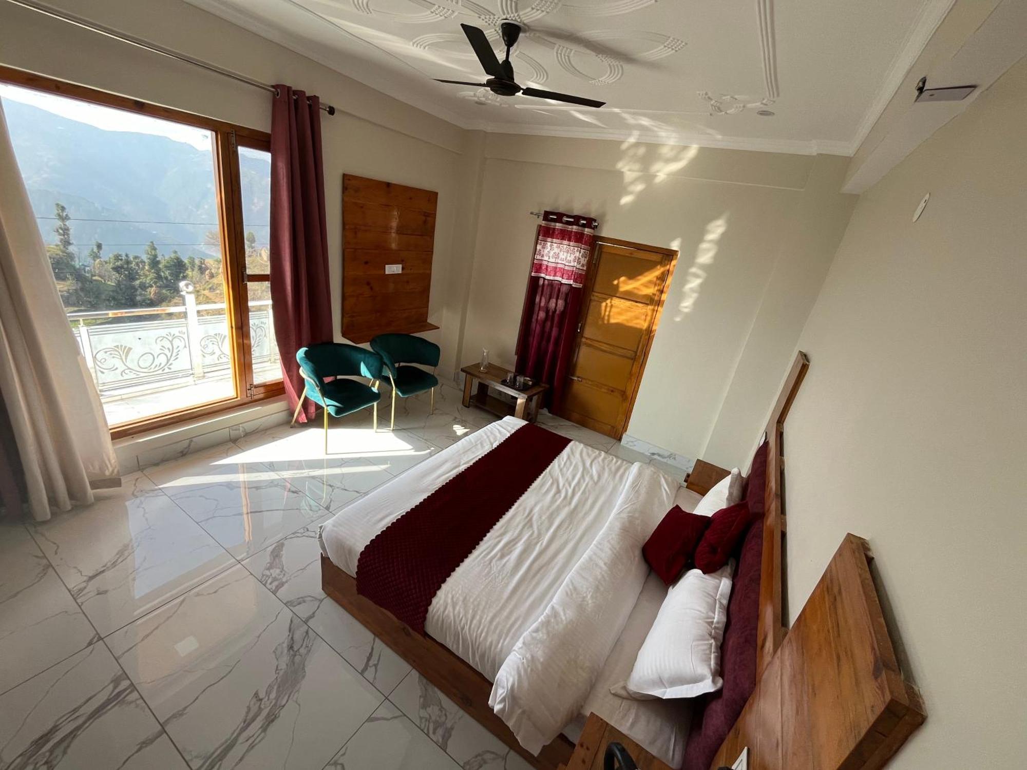 Himalayan Hill Top Resort 卡纳塔尔 外观 照片